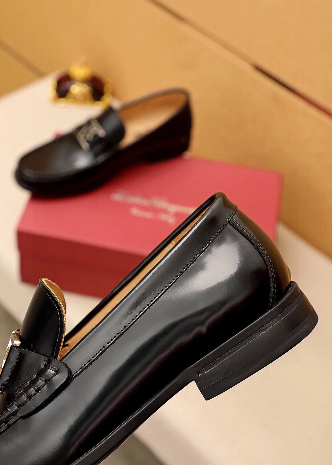 Men's shoes 💰480 💐 Product trademark: Ferragamo "Ferragamo" casual leather shoes Regular size: 38-44 (45🉑️customized) Product materials: Selected imported first-layer open-edge beaded cowhide leather upper + luxury hardware buckle, imported water-dyed cowhide leather lining. Strong three-dimensional visual effect, original outsole color: 3⃣️seed leather materials available